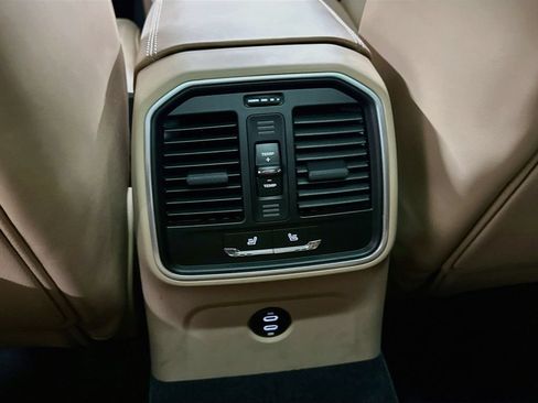 Certified 2025 Porsche Macan AWD/4WD image 26