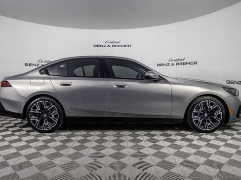 Used 2025 BMW 530i w/ M Sport Package RWD image 3