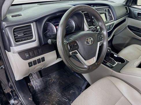 Used 2018 Toyota Highlander LE image 22