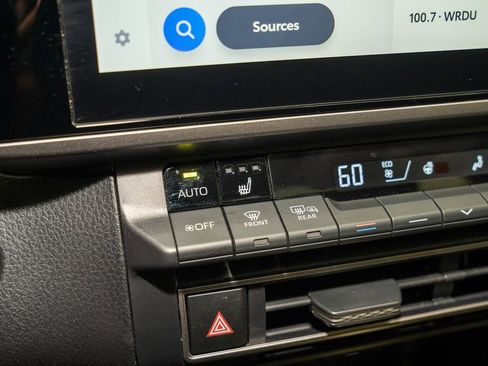 Used 2025 Toyota Camry XLE image 15