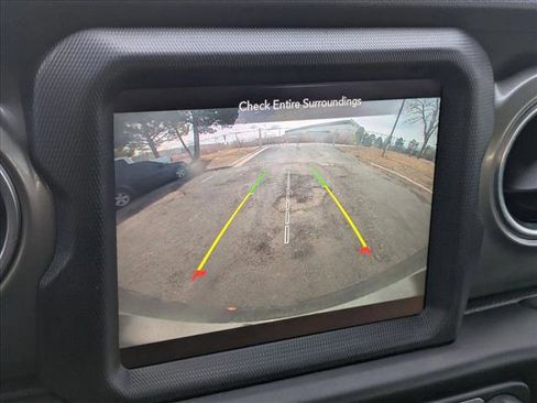 Used 2023 Jeep Wrangler Sahara image 14