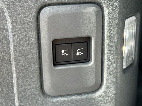 New 2026 Land Rover Defender 110 X-Dynamic SE AWD/4WD image 13