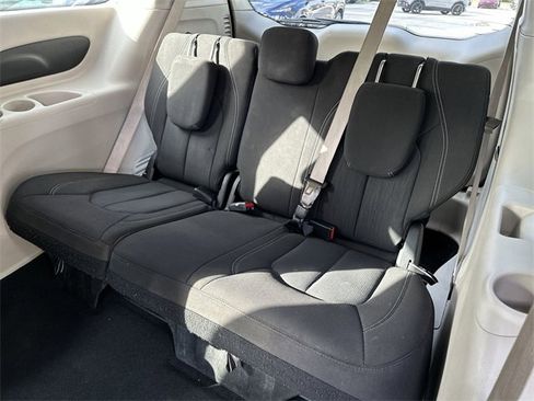 Used 2022 Chrysler Voyager LX image 27