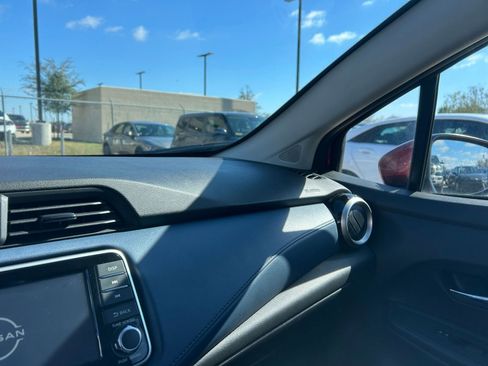 Used 2025 Nissan Versa SV image 33