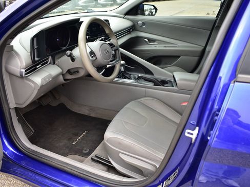 Used 2022 Hyundai Elantra SEL FWD image 12