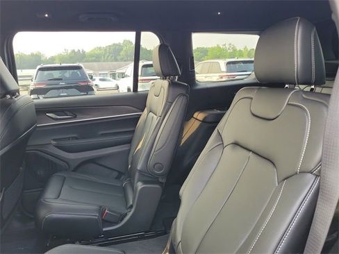New 2025 Jeep Grand Cherokee L Limited w/ Black Appearance Package image 9