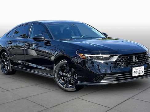 Used 2025 Honda Accord SE image 2