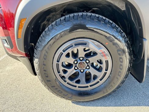 Used 2025 Nissan Frontier Pro-X image 18