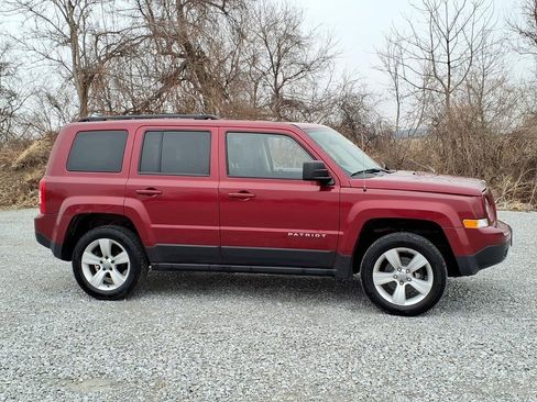 Used 2015 Jeep Patriot Latitude w/ Sun/Sound Group image 9