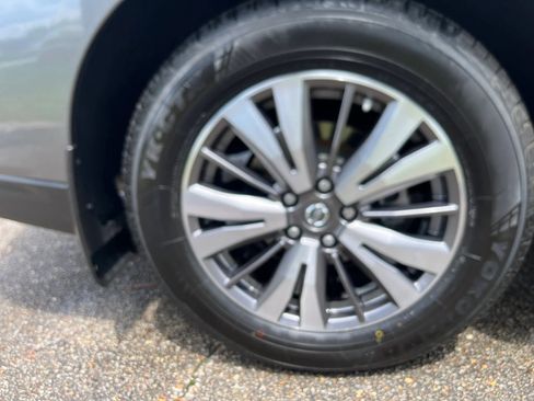 Used 2017 Nissan Pathfinder SL w/ SL Tech Package FWD image 40