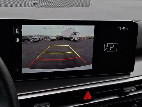 Certified 2025 Kia Sorento LX image 24