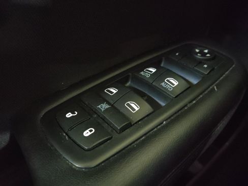 Used 2016 Chrysler 200 Limited w/ Anniversary Edition FWD image 27