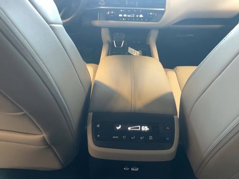 Used 2023 Nissan Pathfinder SL image 16