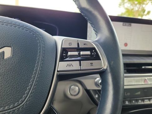 Used 2023 Kia Telluride EX w/ EX Captain's Chair Package AWD/4WD image 24