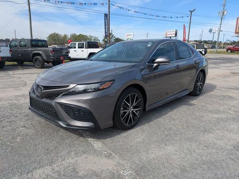 Used 2024 Toyota Camry SE image 7