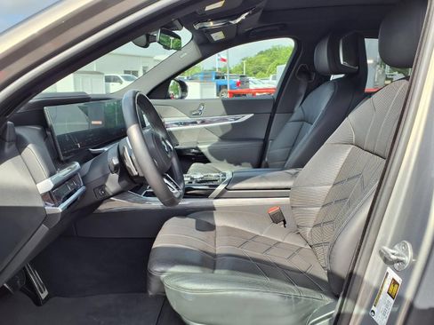 Used 2025 BMW 740i RWD image 17