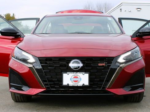 Used 2023 Nissan Altima 2.5 SR AWD/4WD image 4