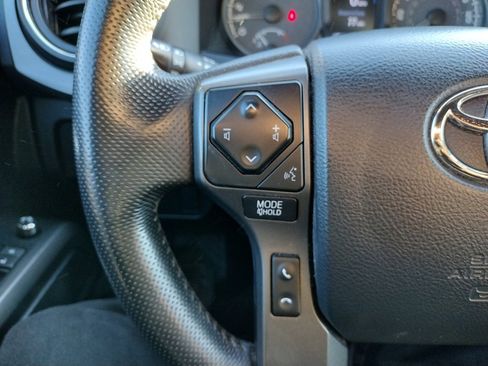 Used 2016 Toyota Tacoma SR image 20