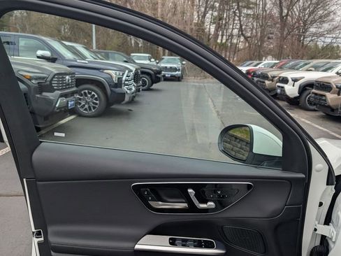 Used 2025 Mercedes-Benz GLC 300 4MATIC image 12