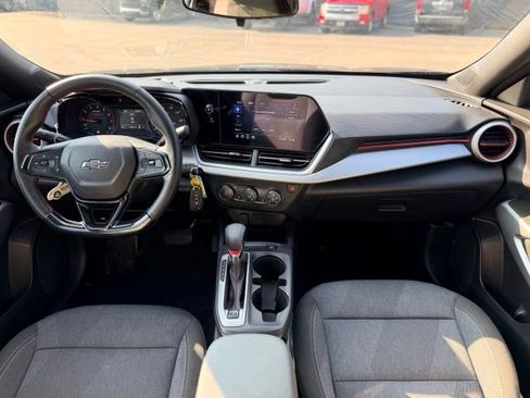 Used 2024 Chevrolet Trax RS w/ Driver Confidence Package FWD image 19