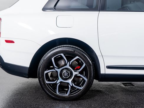 Used 2023 Rolls-Royce Cullinan Black Badge image 7