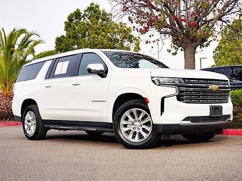 Used 2023 Chevrolet Suburban Premier image 2