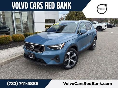 Used 2025 Volvo XC40 B5 Plus image 1