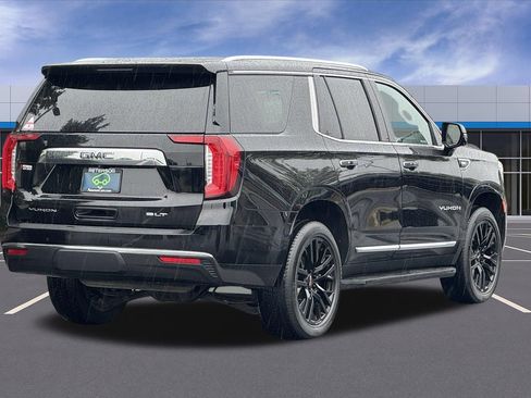 Certified 2022 GMC Yukon SLT w/ SLT Premium Package AWD/4WD image 4