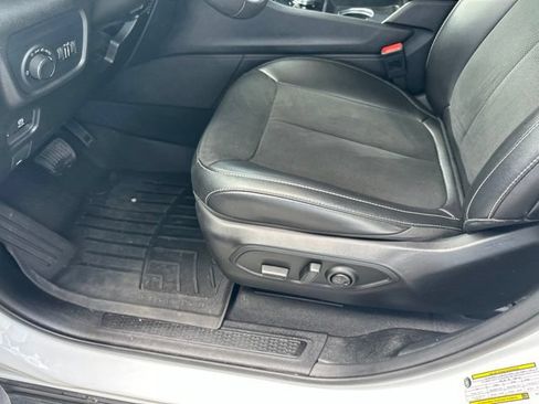 Used 2024 Jeep Grand Cherokee L Altitude RWD image 12