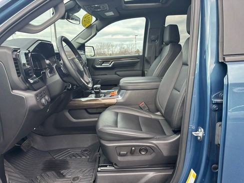 Used 2024 Chevrolet Silverado 1500 LT Trail Boss w/ Convenience Package II image 16