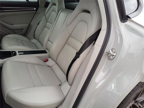 Used 2019 Porsche Panamera GTS image 24