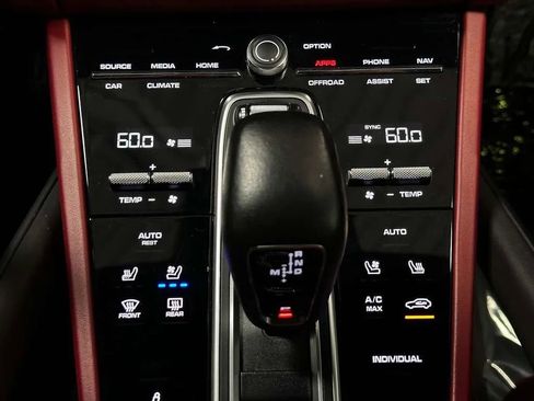 Used 2022 Porsche Cayenne E-Hybrid w/ Premium Package AWD/4WD image 31