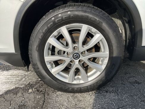 Used 2019 Nissan Rogue SV image 8