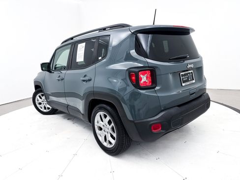 Used 2018 Jeep Renegade Latitude w/ UConnect 8.4 Nav Group image 2