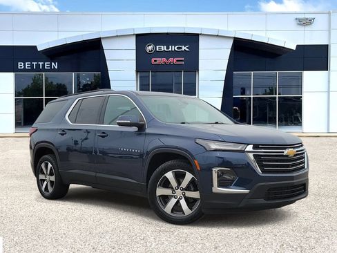 Used 2022 Chevrolet Traverse LT w/ LT Premium Package AWD/4WD image 1