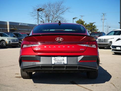 Certified 2025 Hyundai Elantra SEL image 6