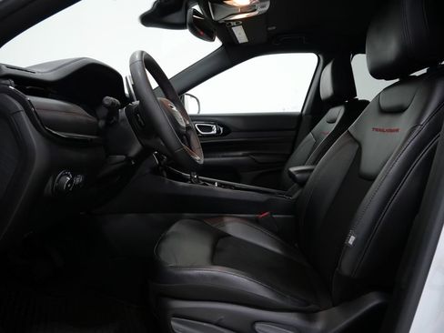 Used 2025 Jeep Compass Trailhawk AWD/4WD image 11