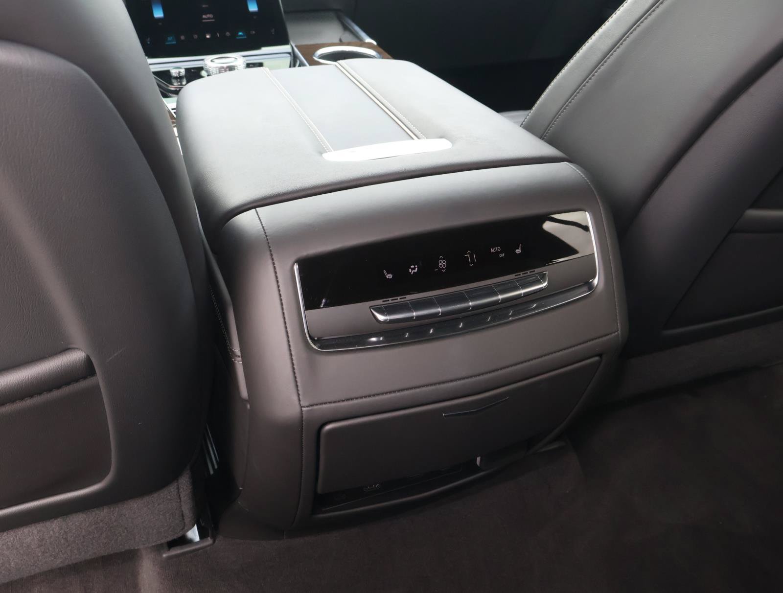 Certified 2026 Cadillac Escalade Platinum Sport w/ LPO, Floor Liner Package RWD image 19
