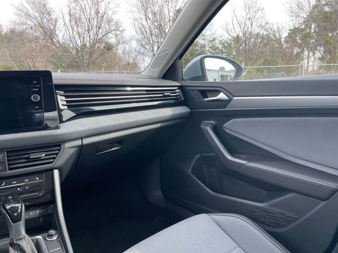 Used 2025 Volkswagen Jetta SE image 34