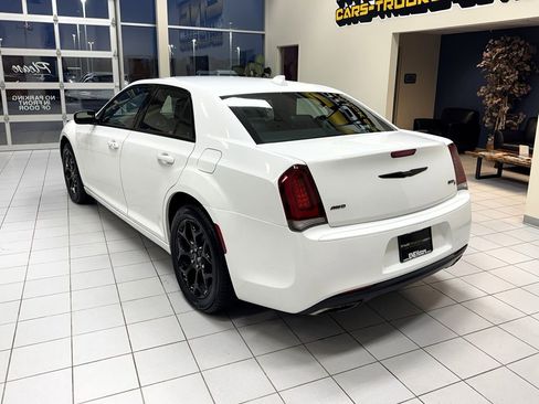 Used 2017 Chrysler 300 S image 3