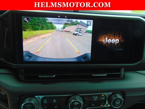 Certified 2024 Jeep Gladiator Sport w/ Premium Package AWD/4WD image 36