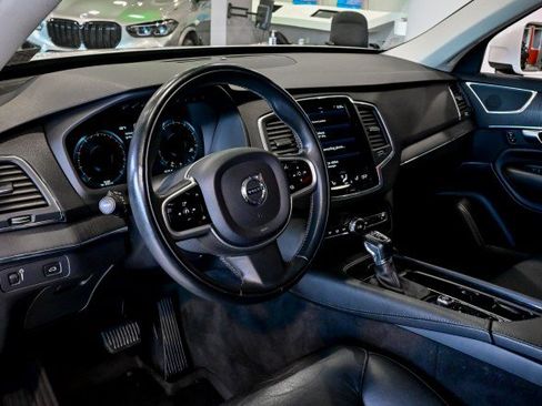 Used 2020 Volvo XC90 T5 Momentum w/ Protection Package Premier AWD/4WD image 13