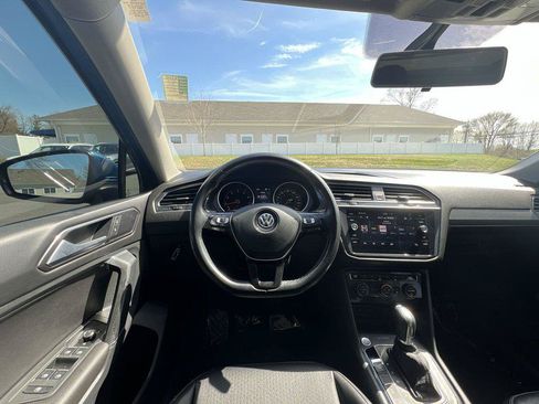 Used 2018 Volkswagen Tiguan SE w/ Panoramic Sunroof Package AWD/4WD image 14