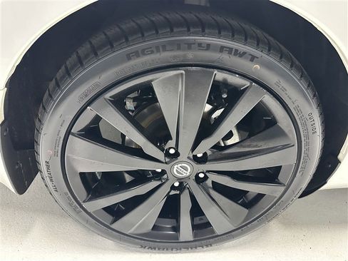 Used 2022 Nissan Altima 2.5 SR w/ Midnight Edition Package FWD image 13