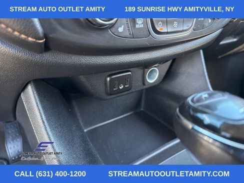 Used 2020 Chevrolet Traverse LT w/ Driver Confidence II Package image 32