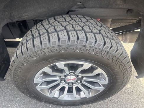 Used 2022 GMC Sierra 1500 AT4 w/ AT4 Premium Package image 7