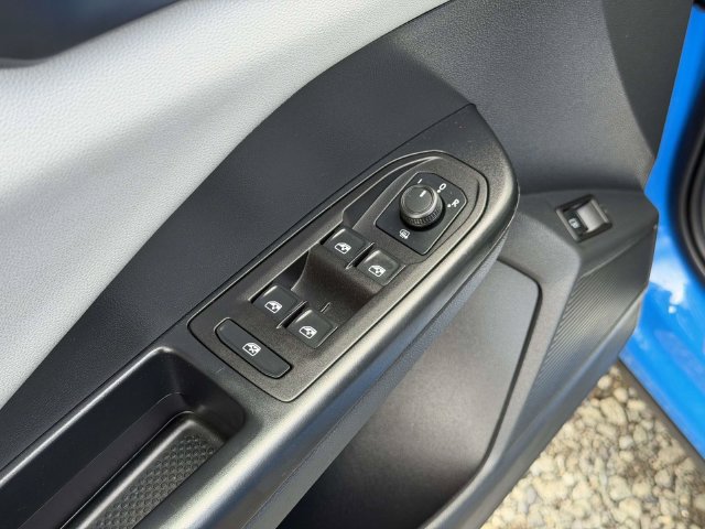 Used 2023 Volkswagen Taos SE w/ Panoramic Sunroof Package AWD/4WD image 16