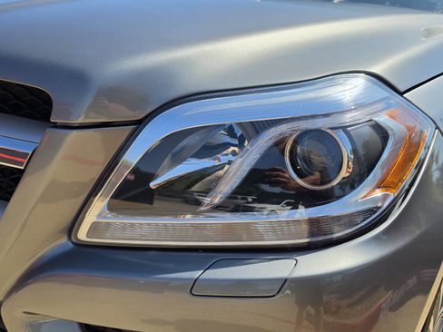 Used 2015 Mercedes-Benz GL 320 BlueTEC 4MATIC w/ Premium I Package image 11