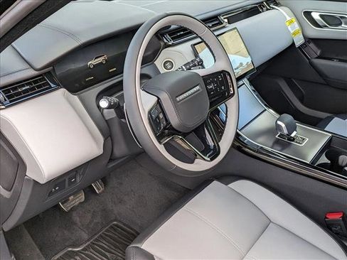 Used 2026 Land Rover Range Rover Velar Dynamic SE image 3