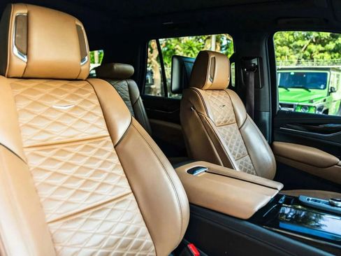Used 2023 Cadillac Escalade Premium Luxury w/ Performance Package AWD/4WD image 44